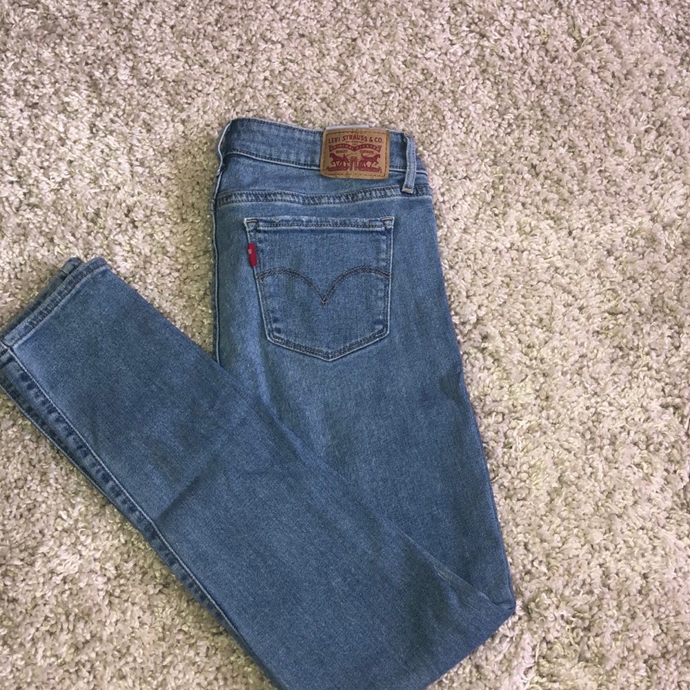Washed Levi’s skinny jeans